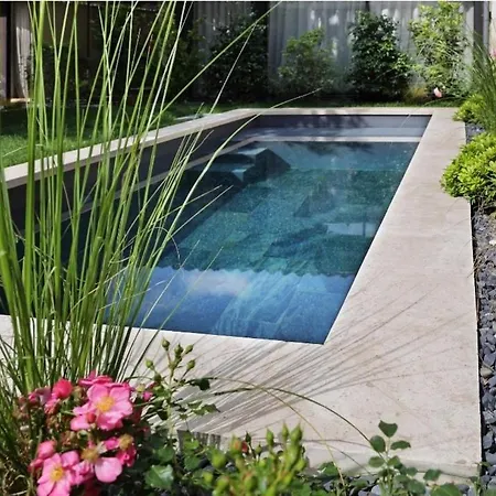 Le Clou De Louis Guest house