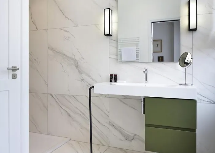 Le Clou De Louis Gæstehus 4*